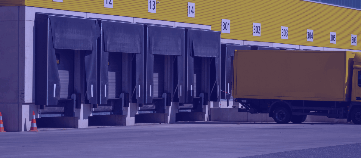 Z pewnością załadunek lub rozładunek przez wielu przedstawicieli branży kojarzy się z chaosem, kolejkami i stresem, czy na pewno ładunek dojedzie w odpowiednim czasie. Istnieją jednak rozwiązania, które tych nieprzyjemnych sytuacji pozwolą uniknąć.